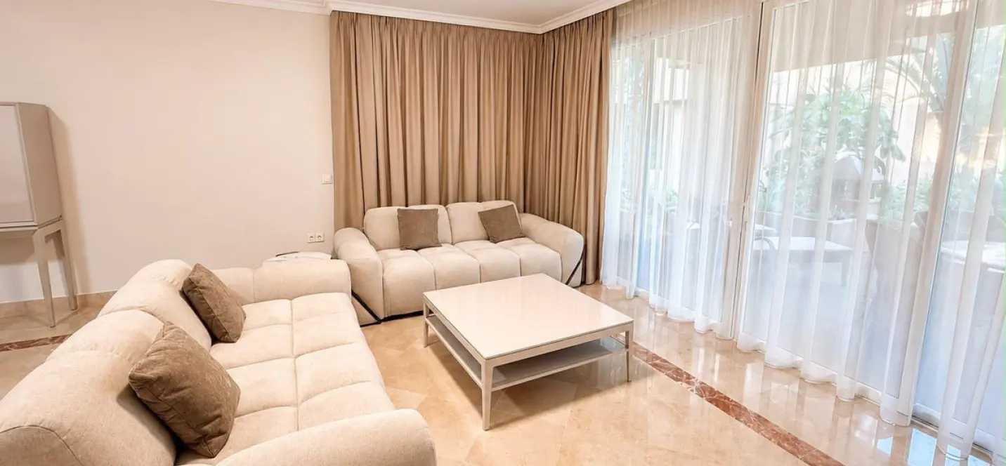 Alquiler a largo plazo de apartamento en planta baja en San Pedro de Alcántara 2