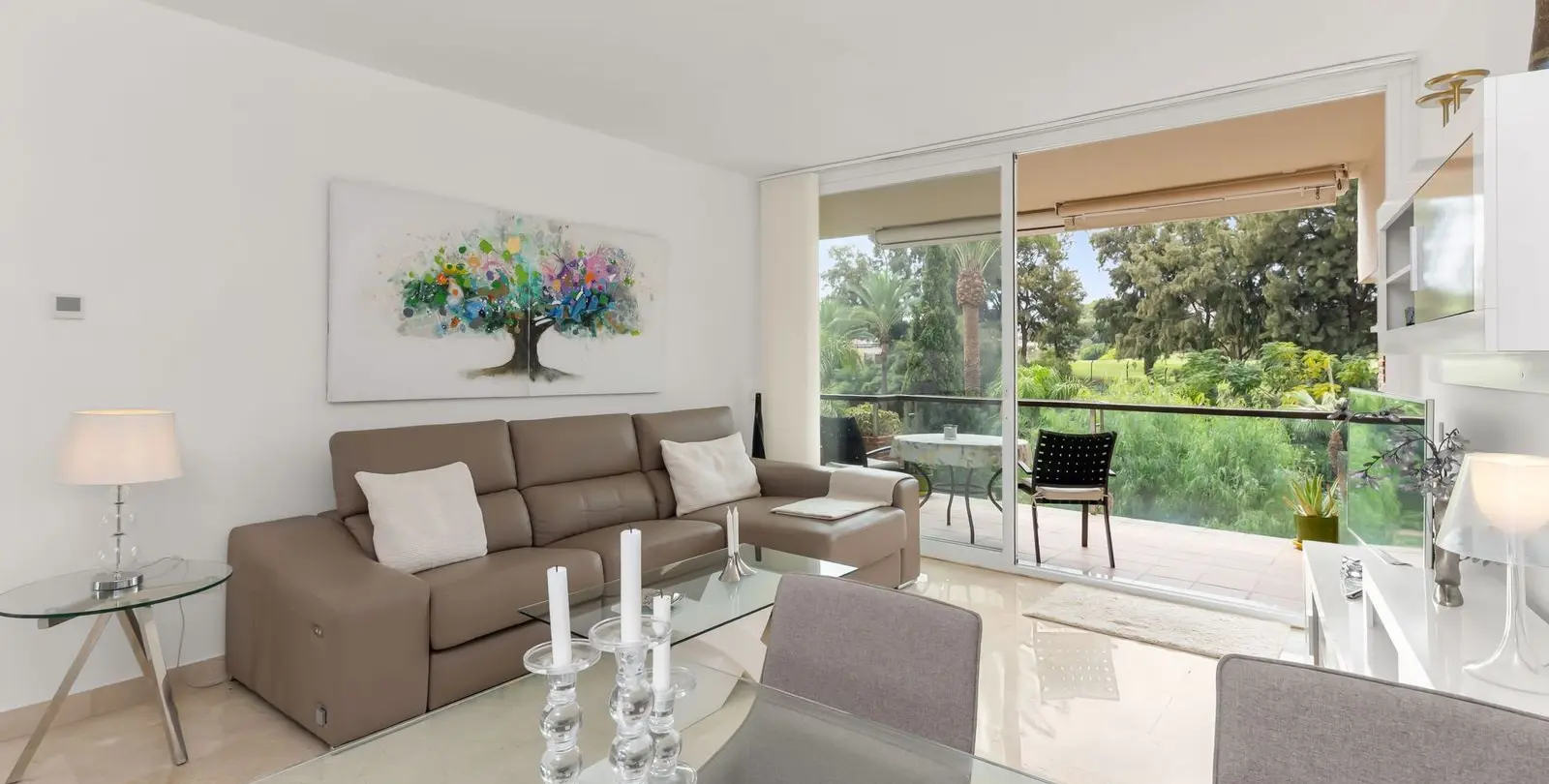 Venta de apartamento en planta media en Miraflores 6