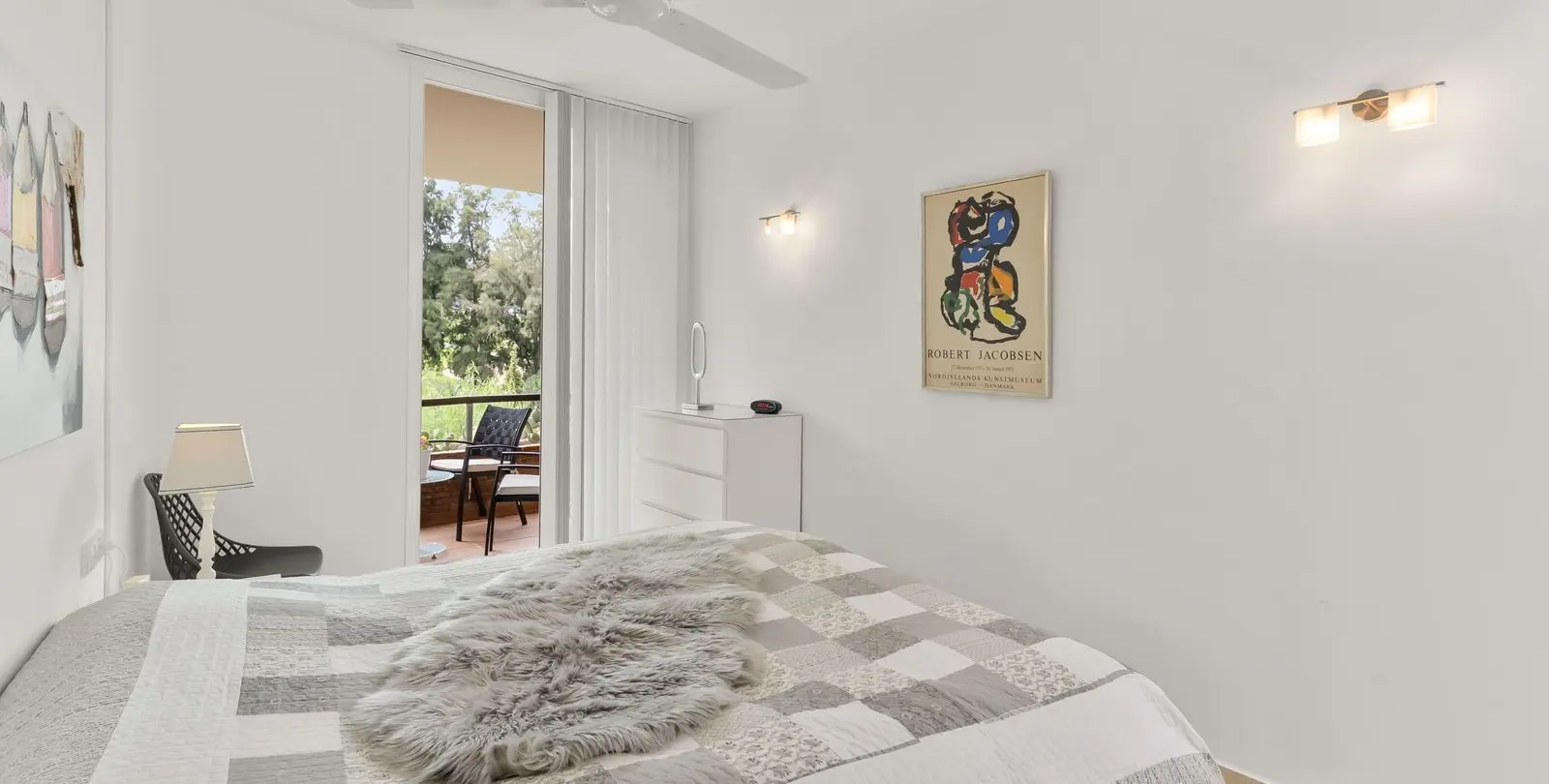 Venta de apartamento en planta media en Miraflores 9