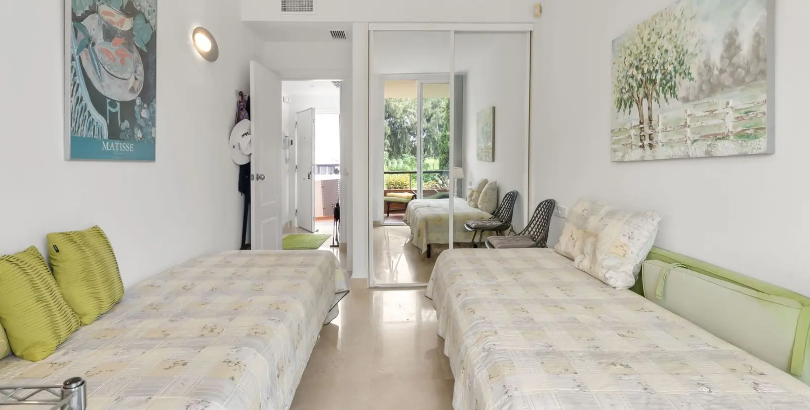 Venta de apartamento en planta media en Miraflores 11