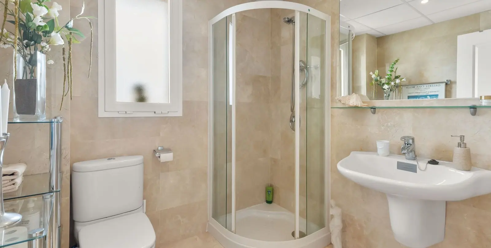 Venta de apartamento en planta media en Miraflores 13