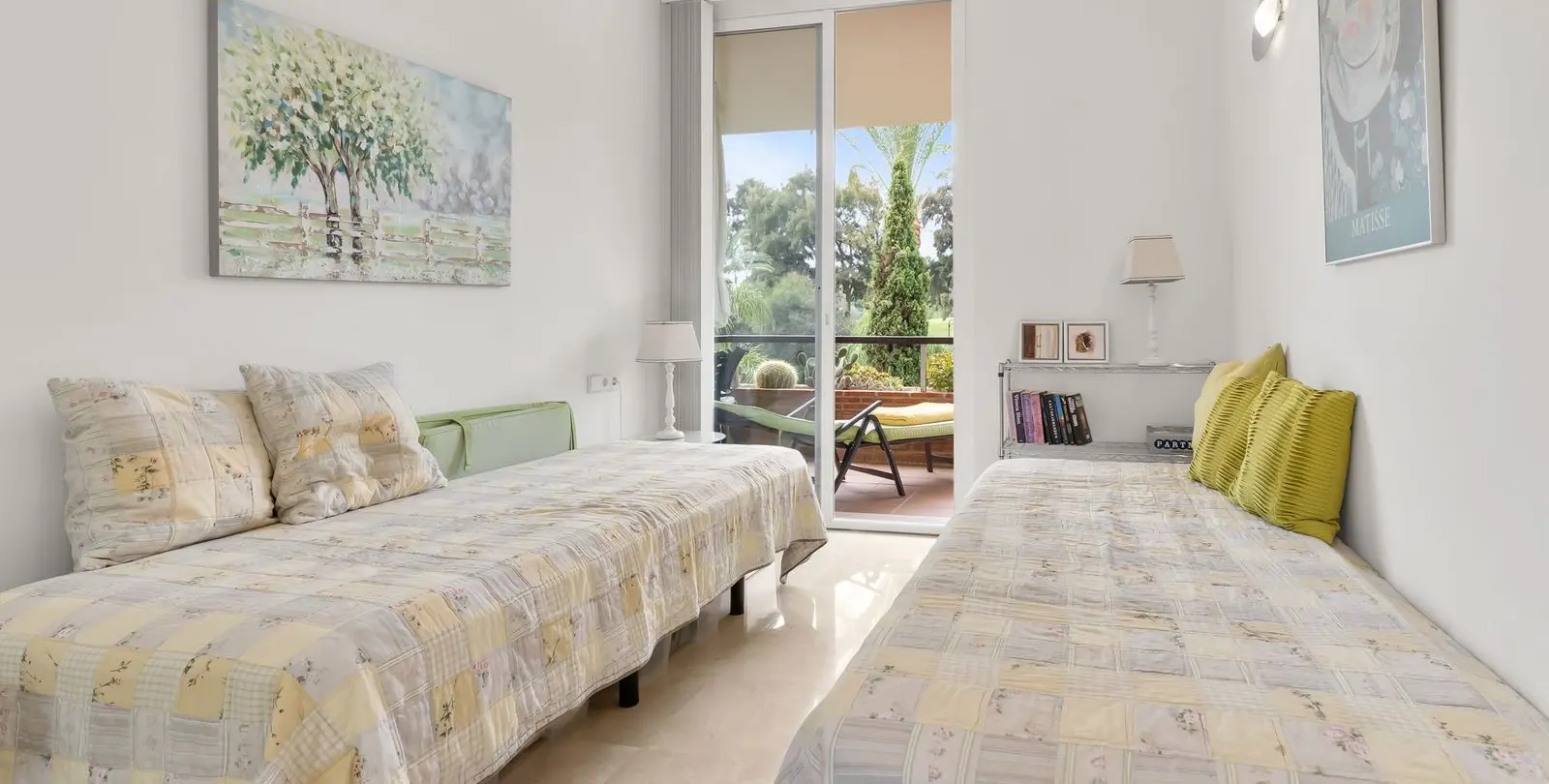 Venta de apartamento en planta media en Miraflores 14