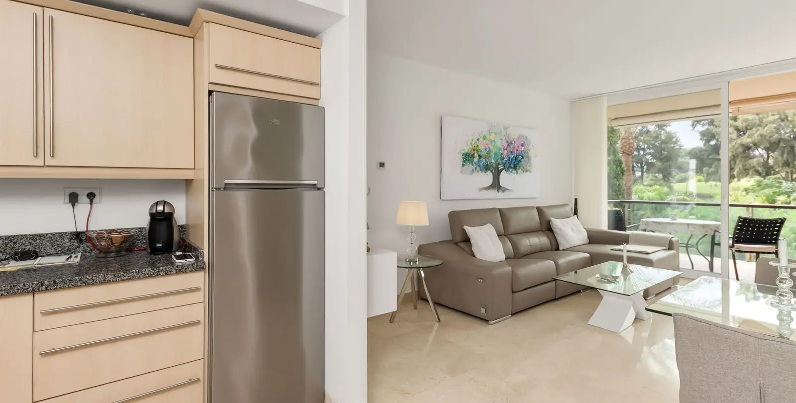 Venta de apartamento en planta media en Miraflores 15