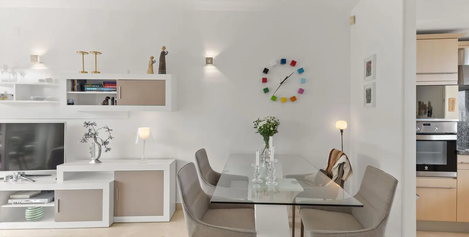 Venta de apartamento en planta media en Miraflores 18