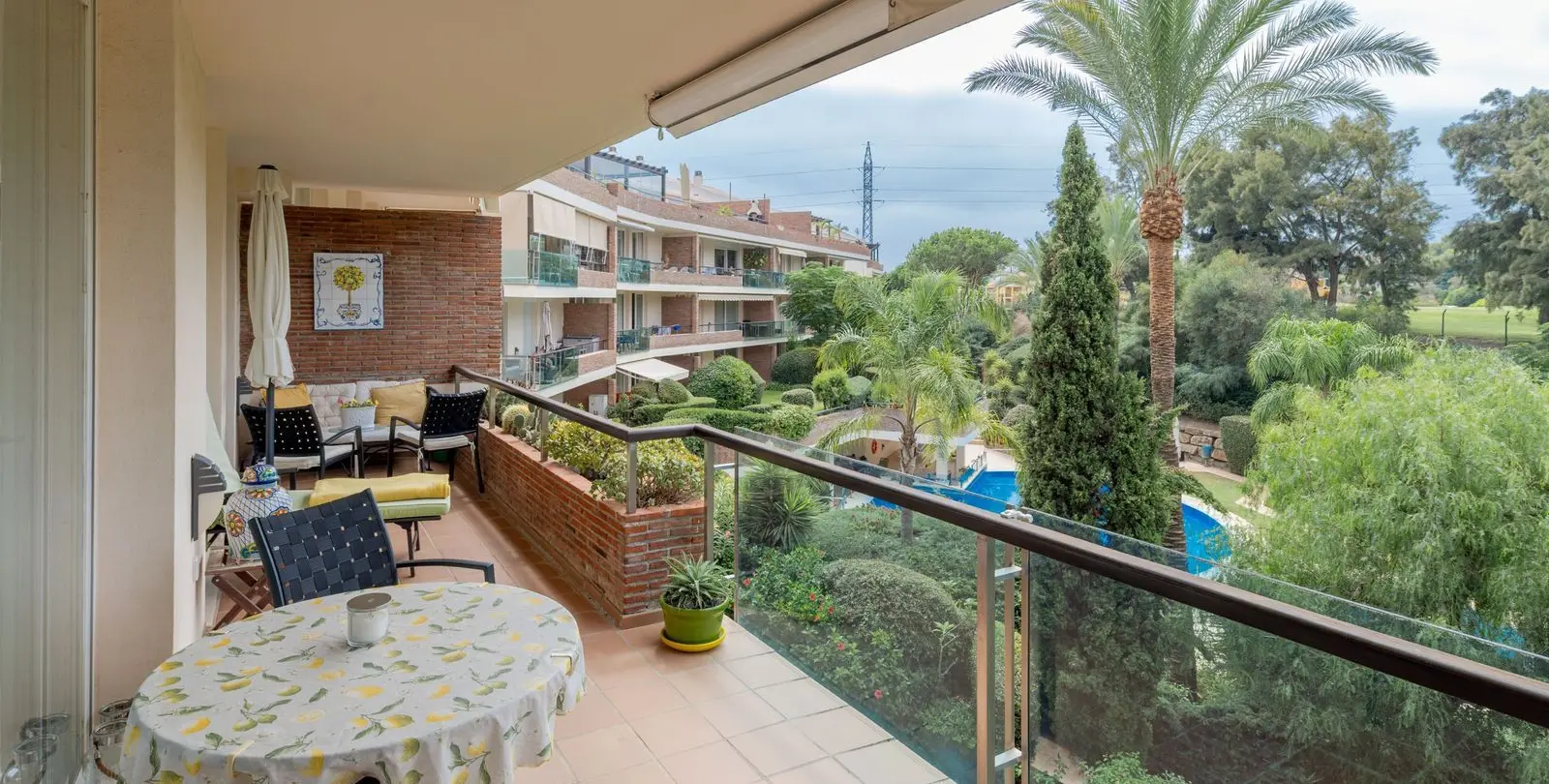 Venta de apartamento en planta media en Miraflores 19