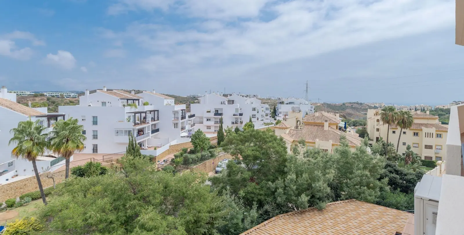Venta de apartamento en planta media en Miraflores 21