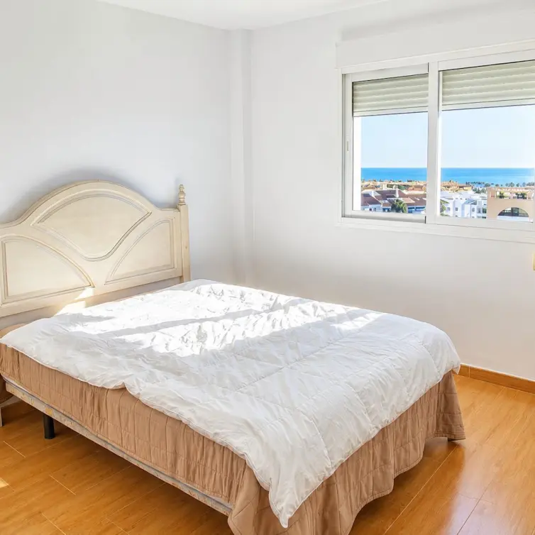 Venta de apartamento en planta media en San Pedro de Alcántara
