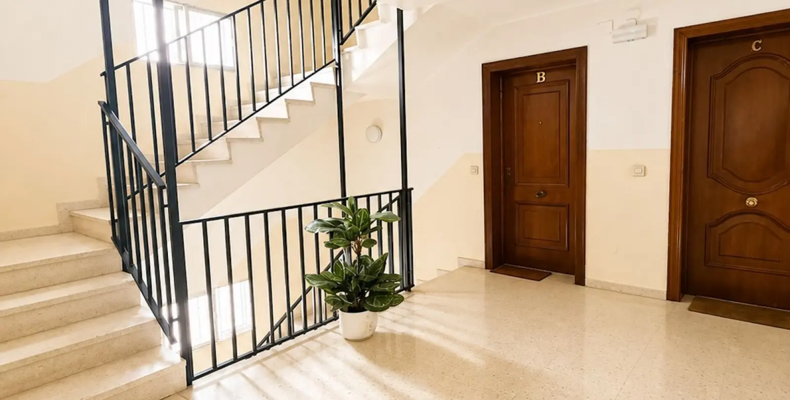 Venta de apartamento en planta media en San Pedro de Alcántara 13