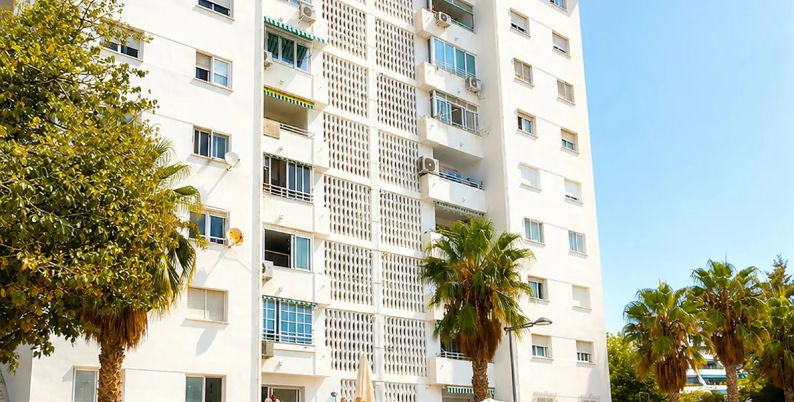 Venta de apartamento en planta media en San Pedro de Alcántara 15