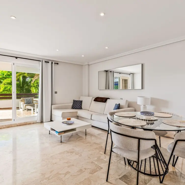 Venta de apartamento en planta media en Estepona