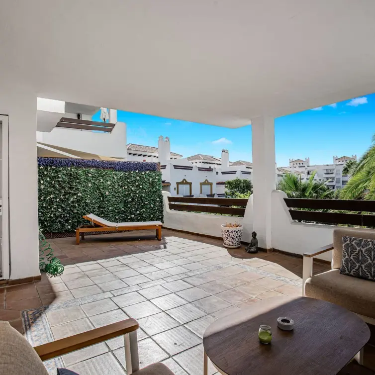 Venta de apartamento en planta media en Estepona