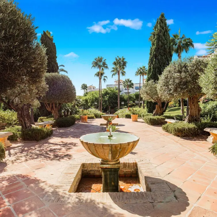 Venta de apartamento en planta media en Estepona
