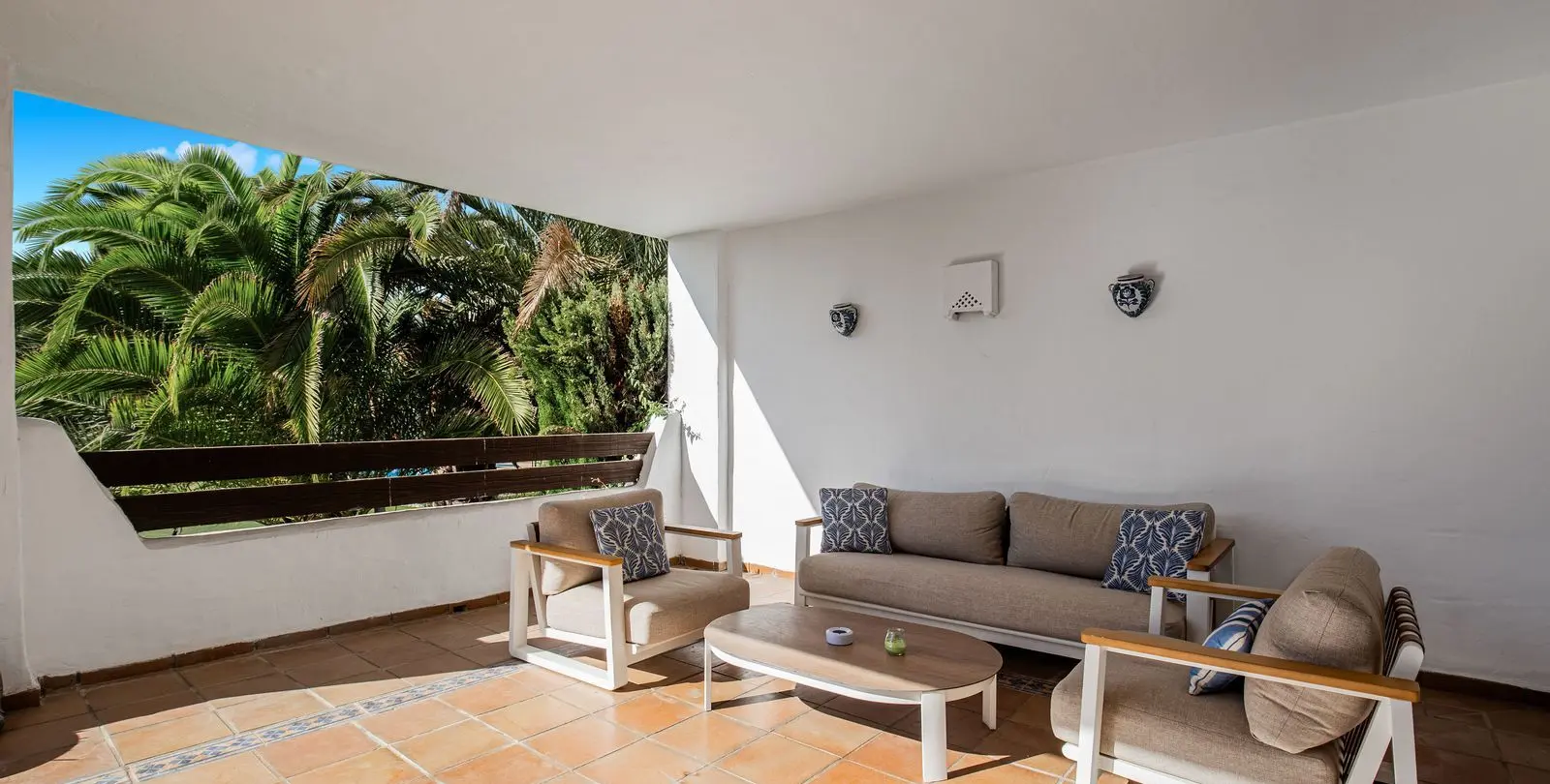 Venta de apartamento en planta media en Estepona 15