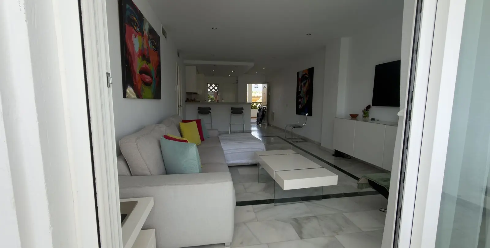 Venta de apartamento en planta media en Puerto Banús 5