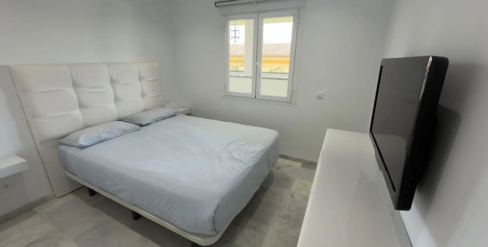 Venta de apartamento en planta media en Puerto Banús 8
