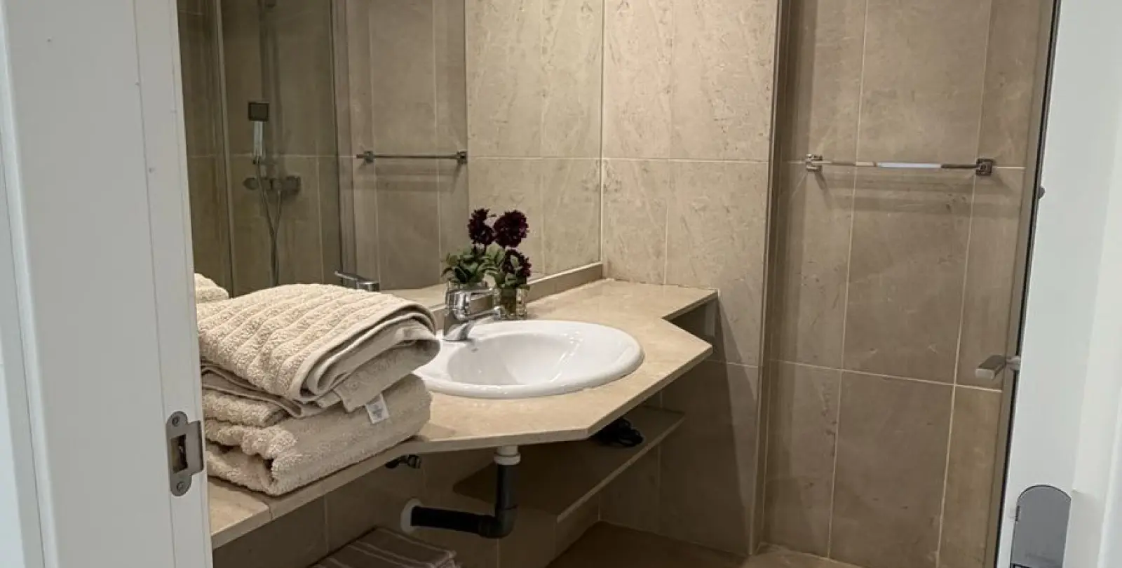 Venta de apartamento en planta media en Puerto Banús 9