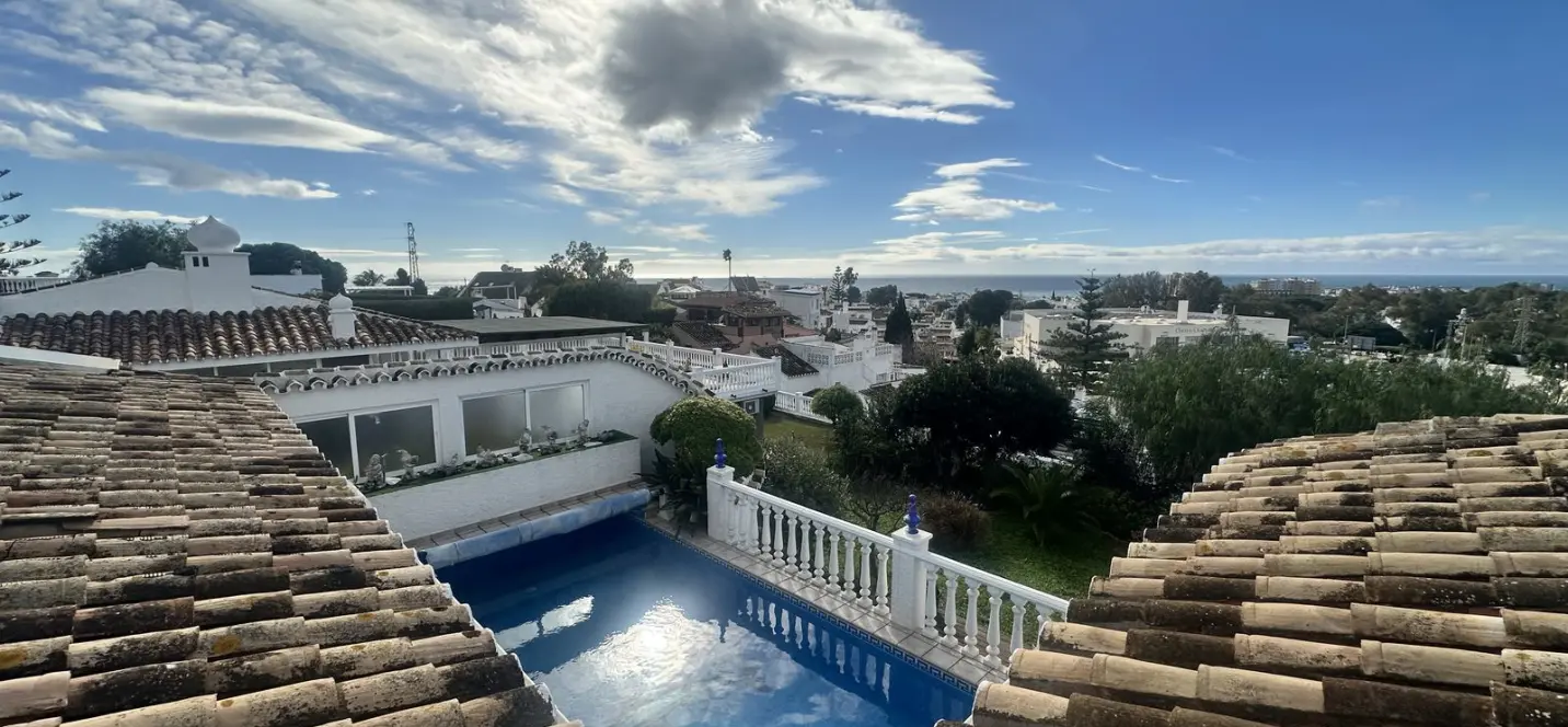 Venta de villa independiente en Calahonda 0