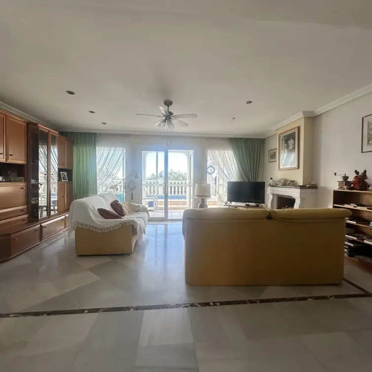 Venta de villa independiente en Calahonda