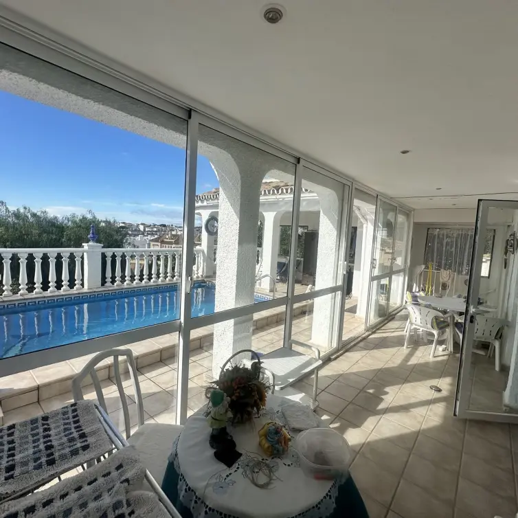Venta de villa independiente en Calahonda