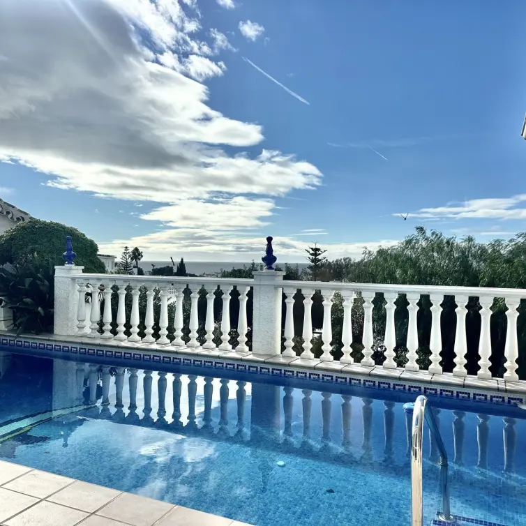 Venta de villa independiente en Calahonda