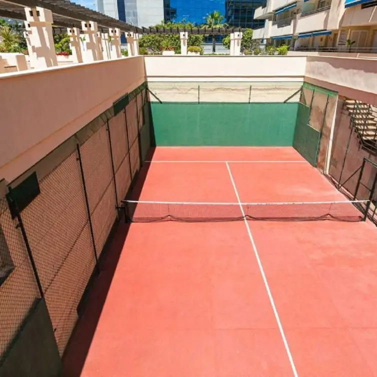 Venta de apartamento en planta media en Puerto Banús