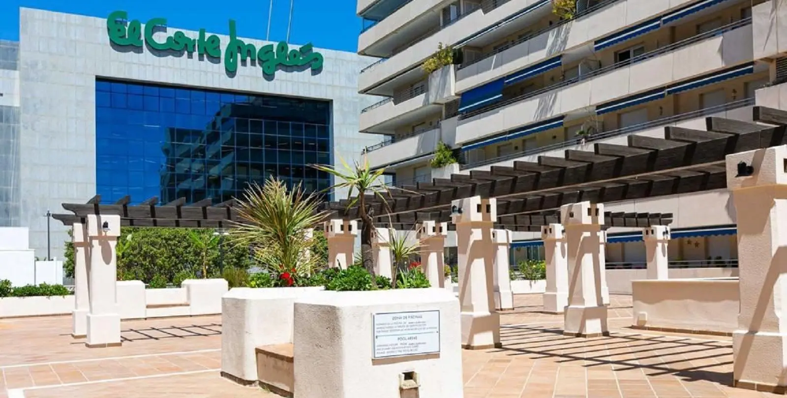 Venta de apartamento en planta media en Puerto Banús 4