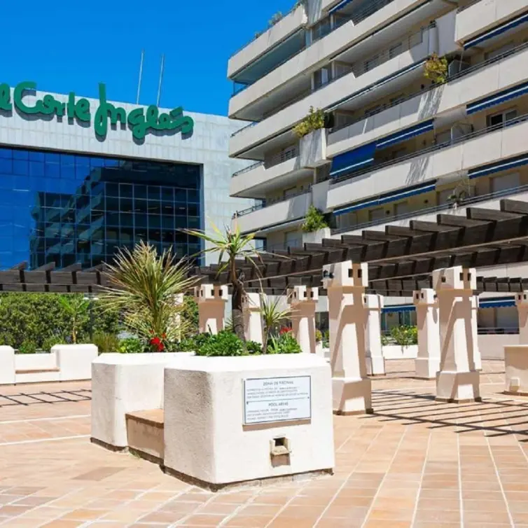 Venta de apartamento en planta media en Puerto Banús