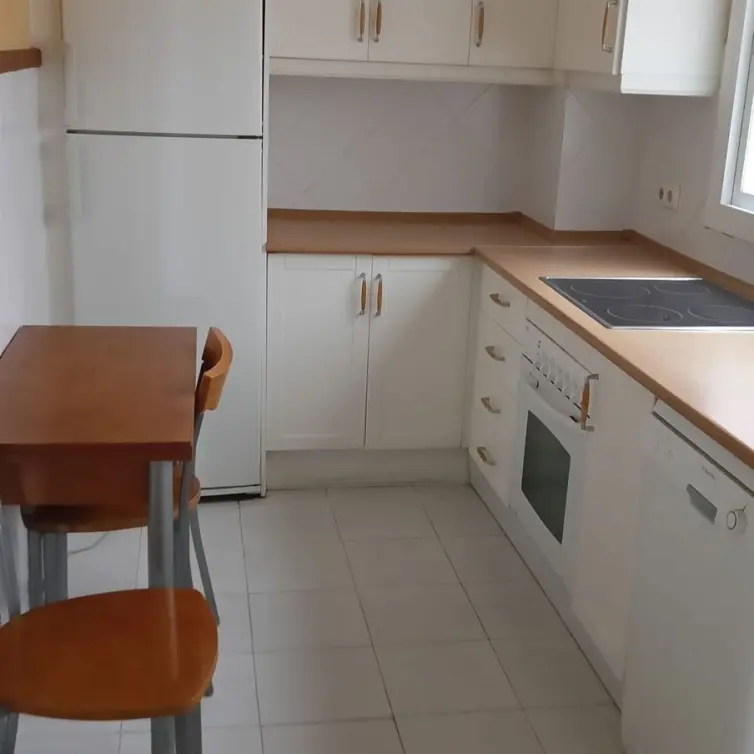 Venta de apartamento en planta media en Puerto Banús