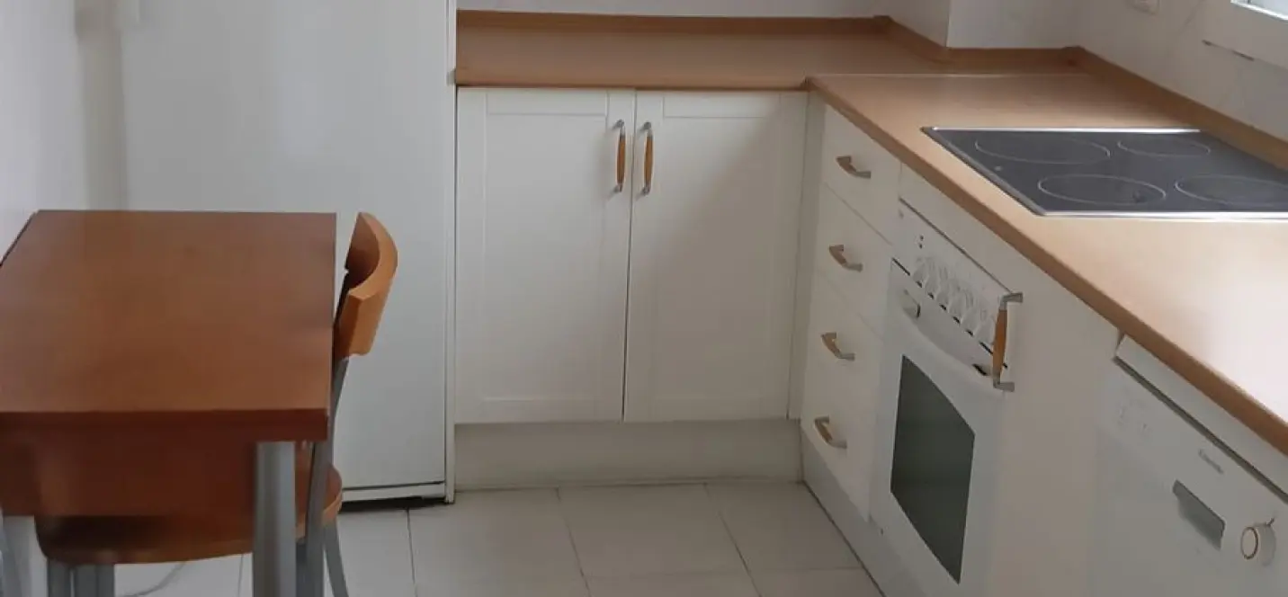 Venta de apartamento en planta media en Puerto Banús 4