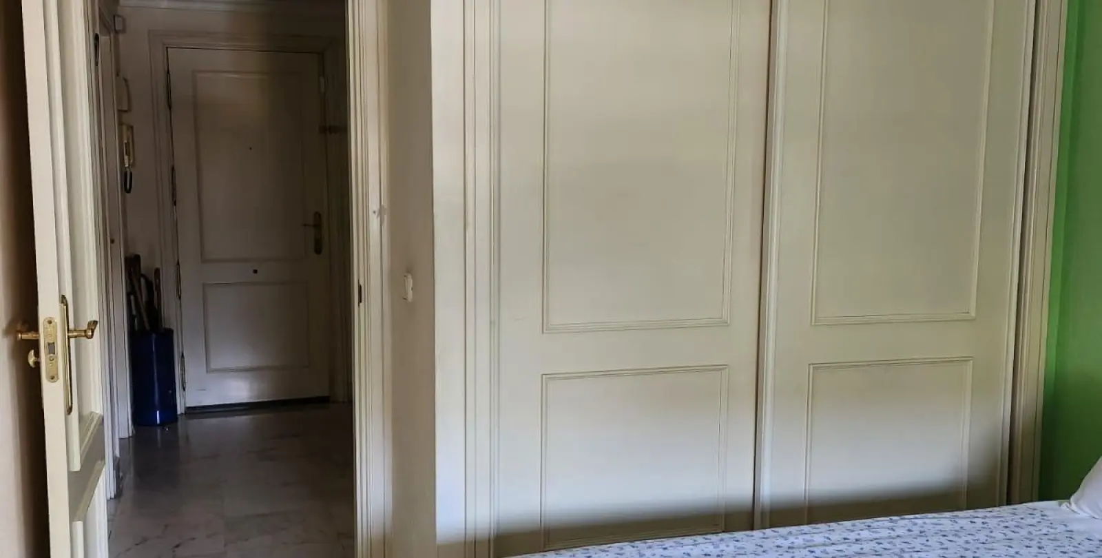 Venta de apartamento en planta media en Puerto Banús 14