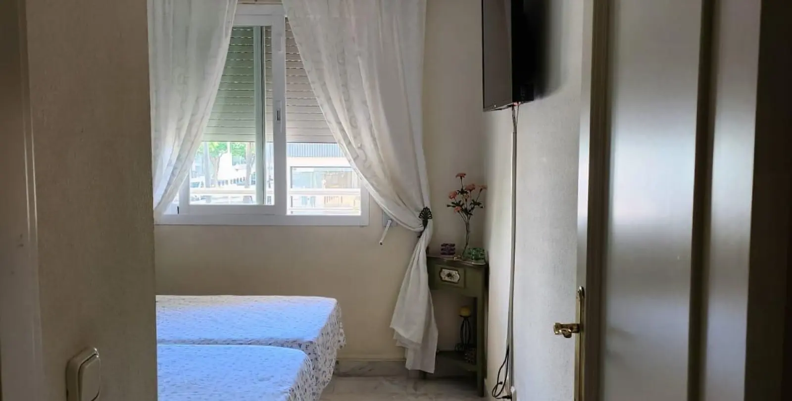 Venta de apartamento en planta media en Puerto Banús 17