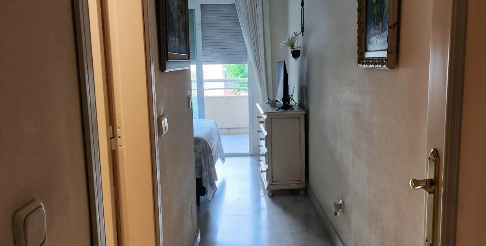 Venta de apartamento en planta media en Puerto Banús 21