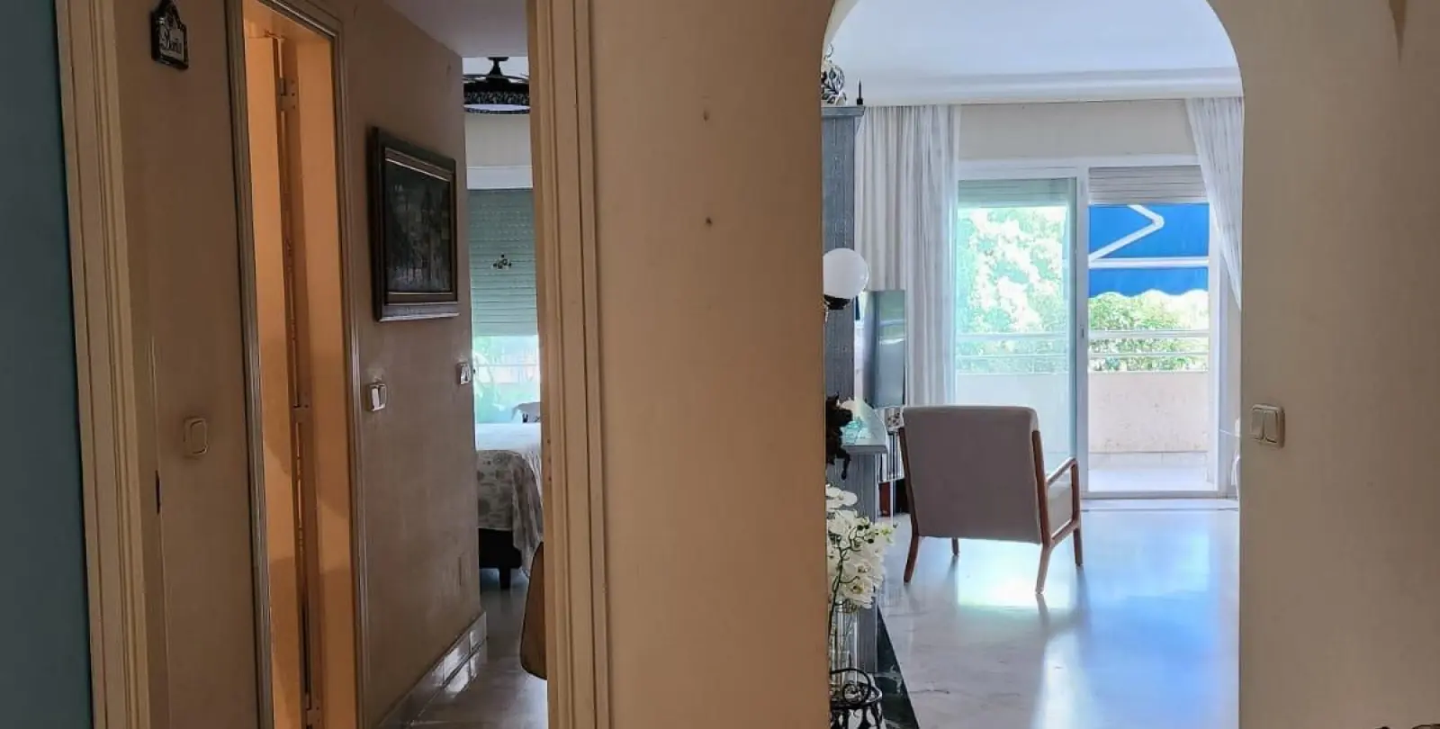 Venta de apartamento en planta media en Puerto Banús 25
