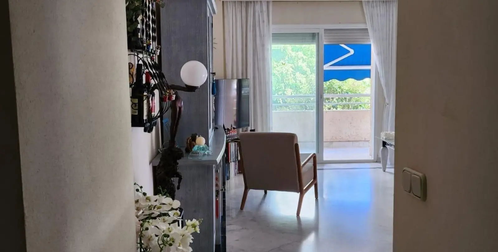 Venta de apartamento en planta media en Puerto Banús 26