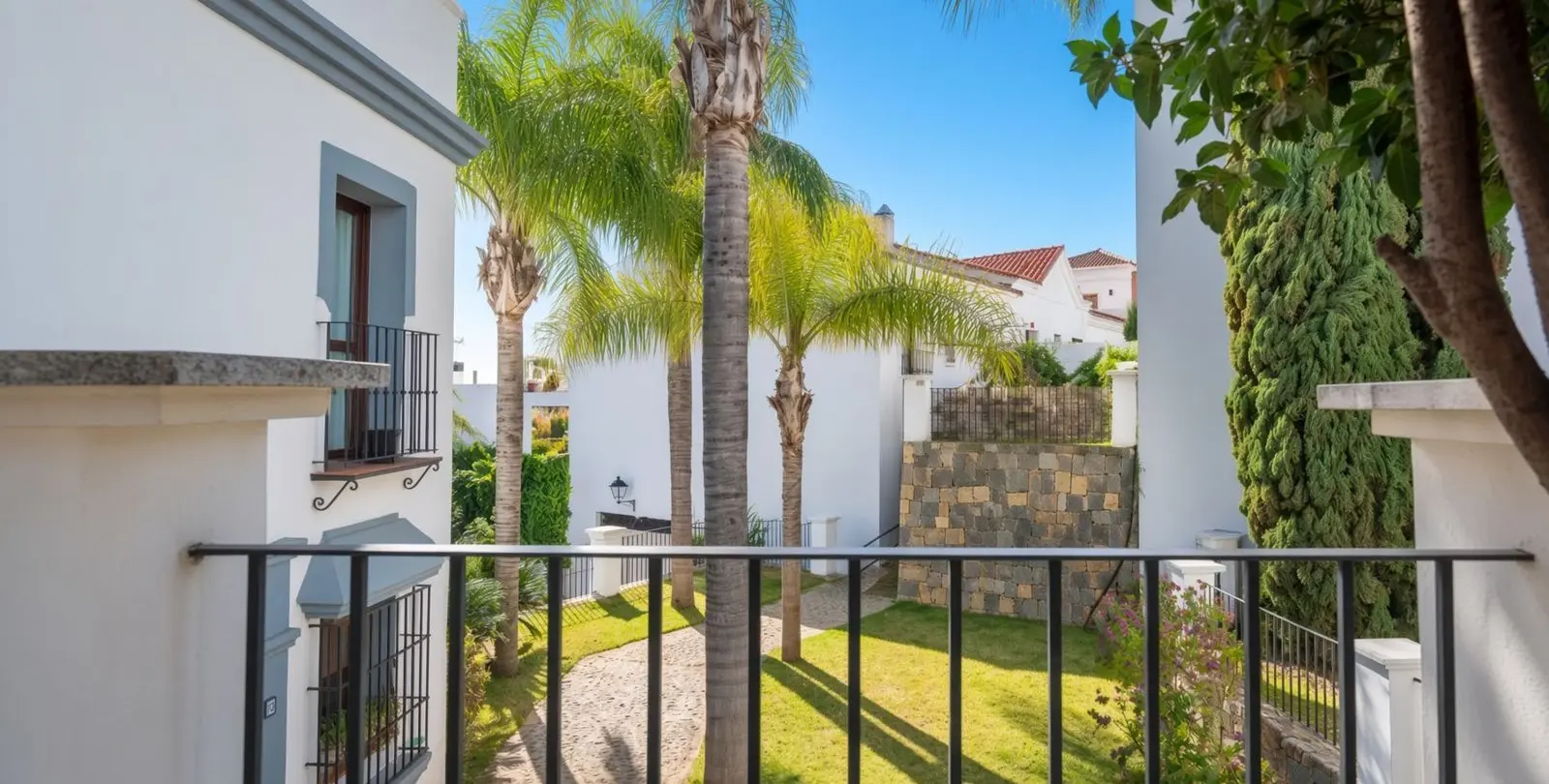 Venta de casa pareada en El Paraiso 11