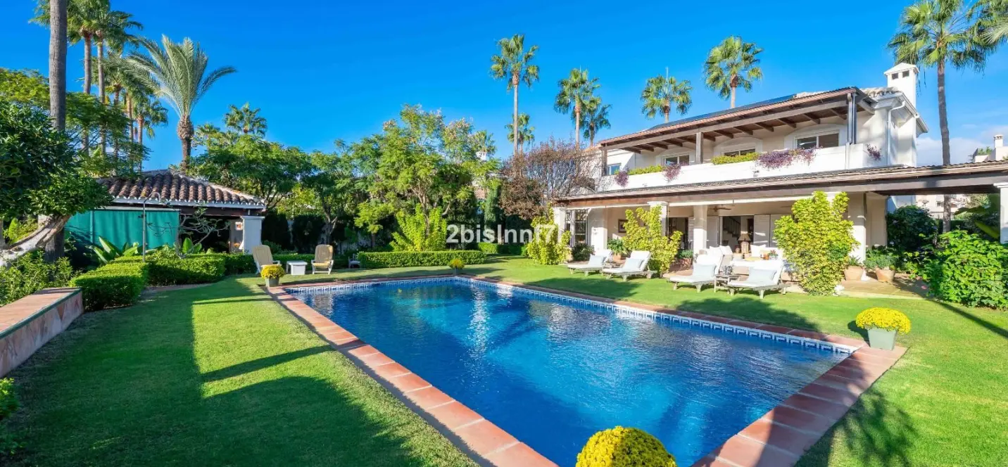 Venta de villa independiente en Elviria 0