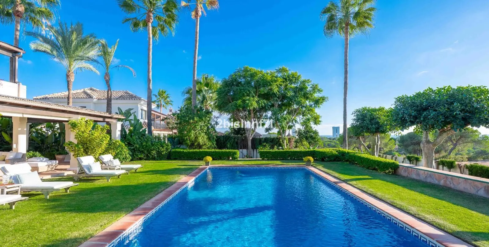 Venta de villa independiente en Elviria 2
