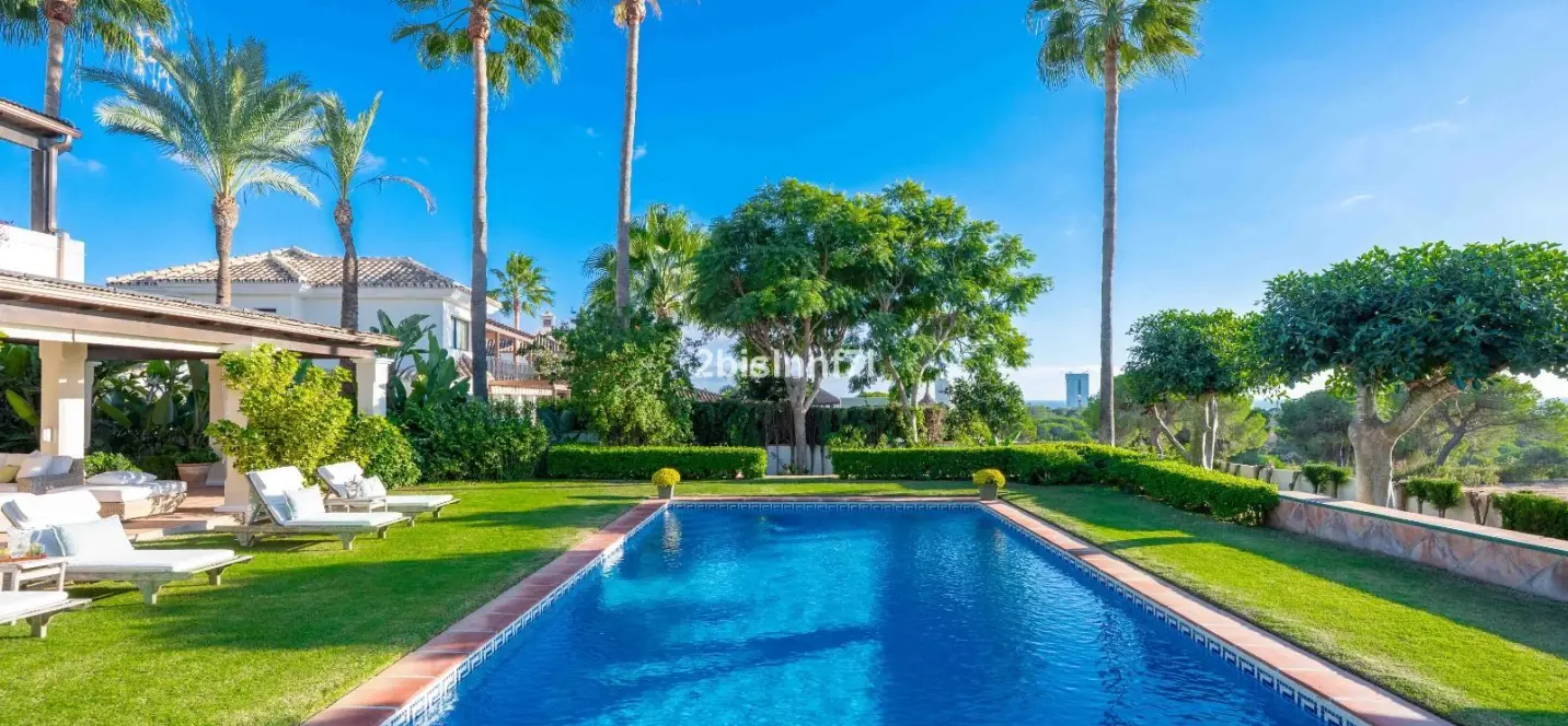 Venta de villa independiente en Elviria 1
