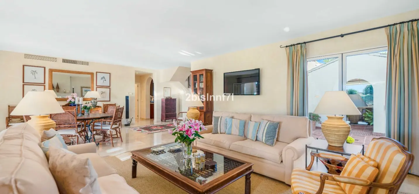Venta de villa independiente en Elviria 2