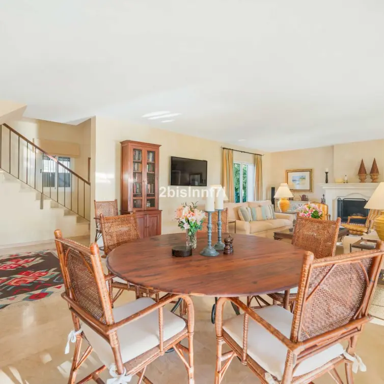 Venta de villa independiente en Elviria
