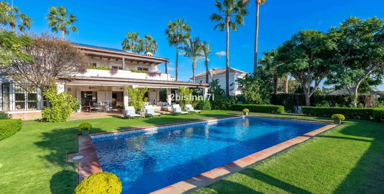 Продажа  отдельно стоящей виллы в Elviria 36