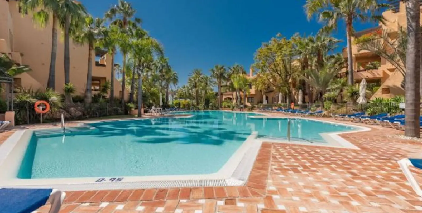 Alquiler a largo plazo de apartamento en planta baja en San Pedro de Alcántara 4