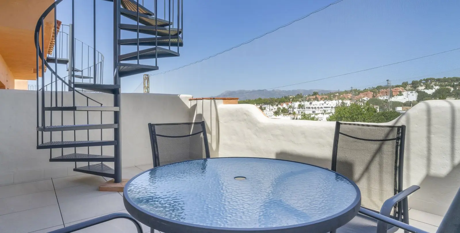 Sale of townhouse in Artola 16