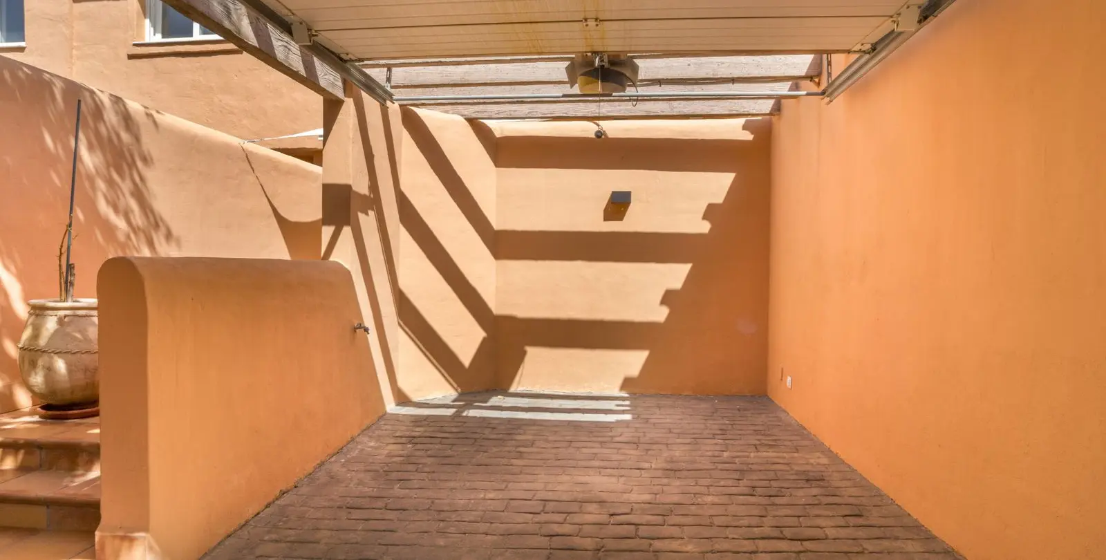Sale of townhouse in Artola 38