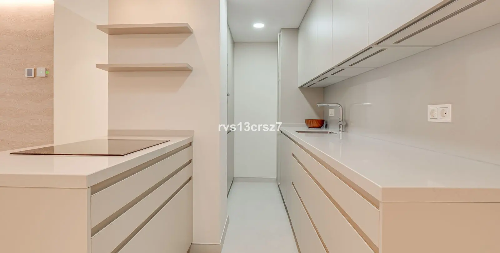 Venta de apartamento en planta media en Marbella 8