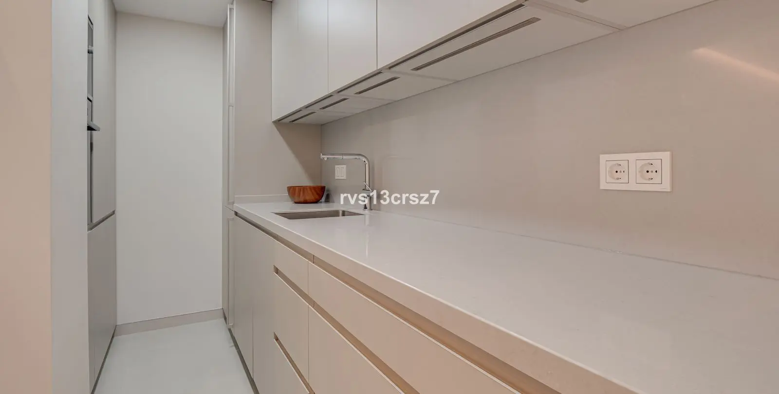 Venta de apartamento en planta media en Marbella 10