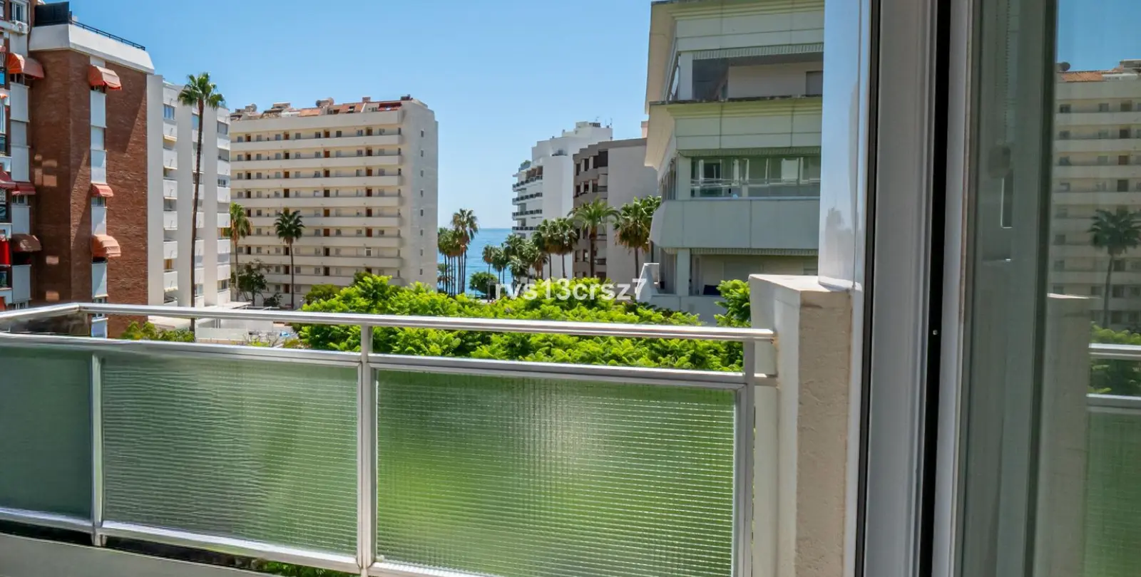 Venta de apartamento en planta media en Marbella 11