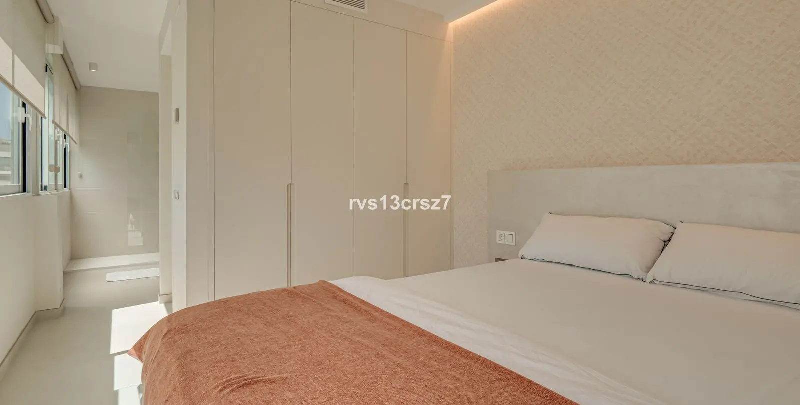 Venta de apartamento en planta media en Marbella 16