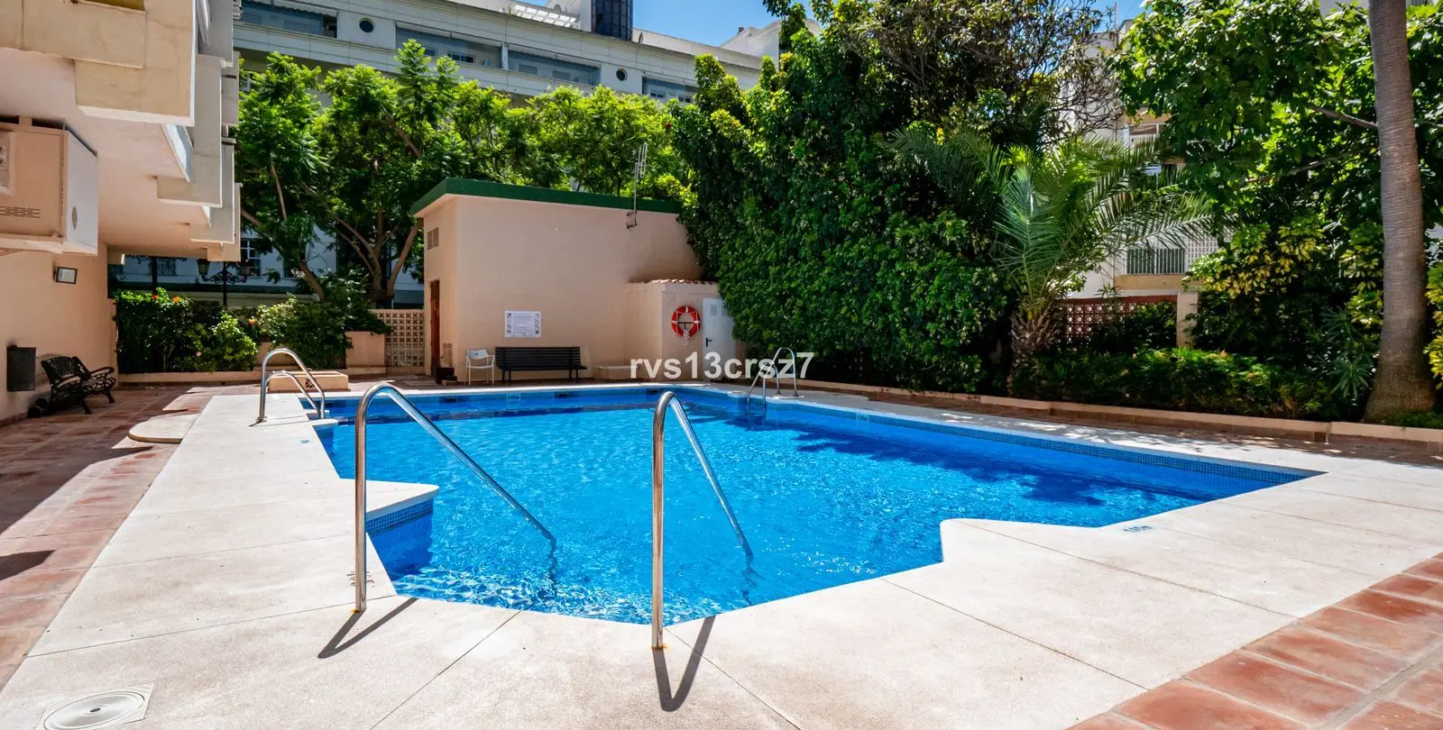 Venta de apartamento en planta media en Marbella 25