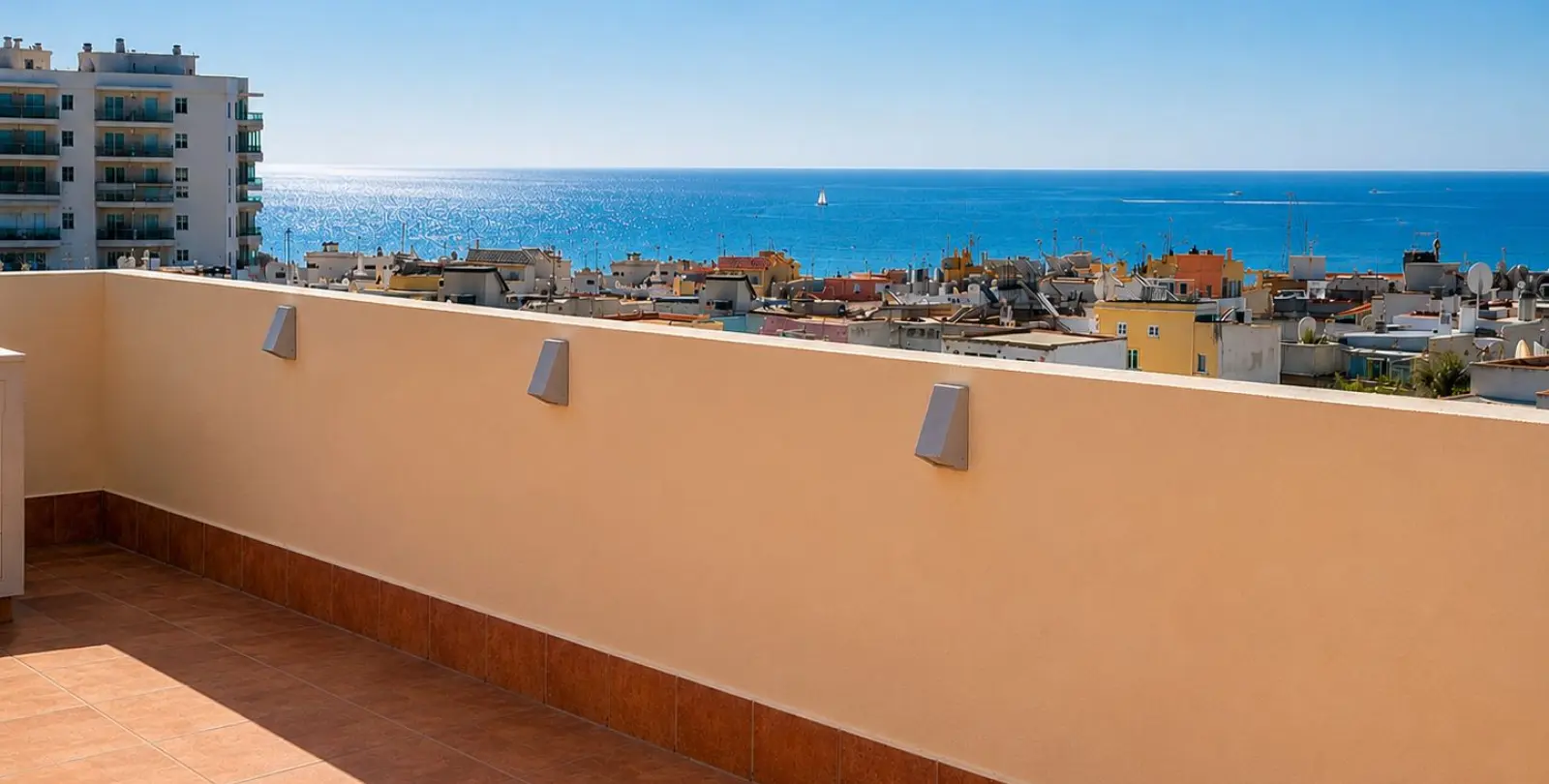 Продажа апартаментов на среднем этаже в Estepona 4